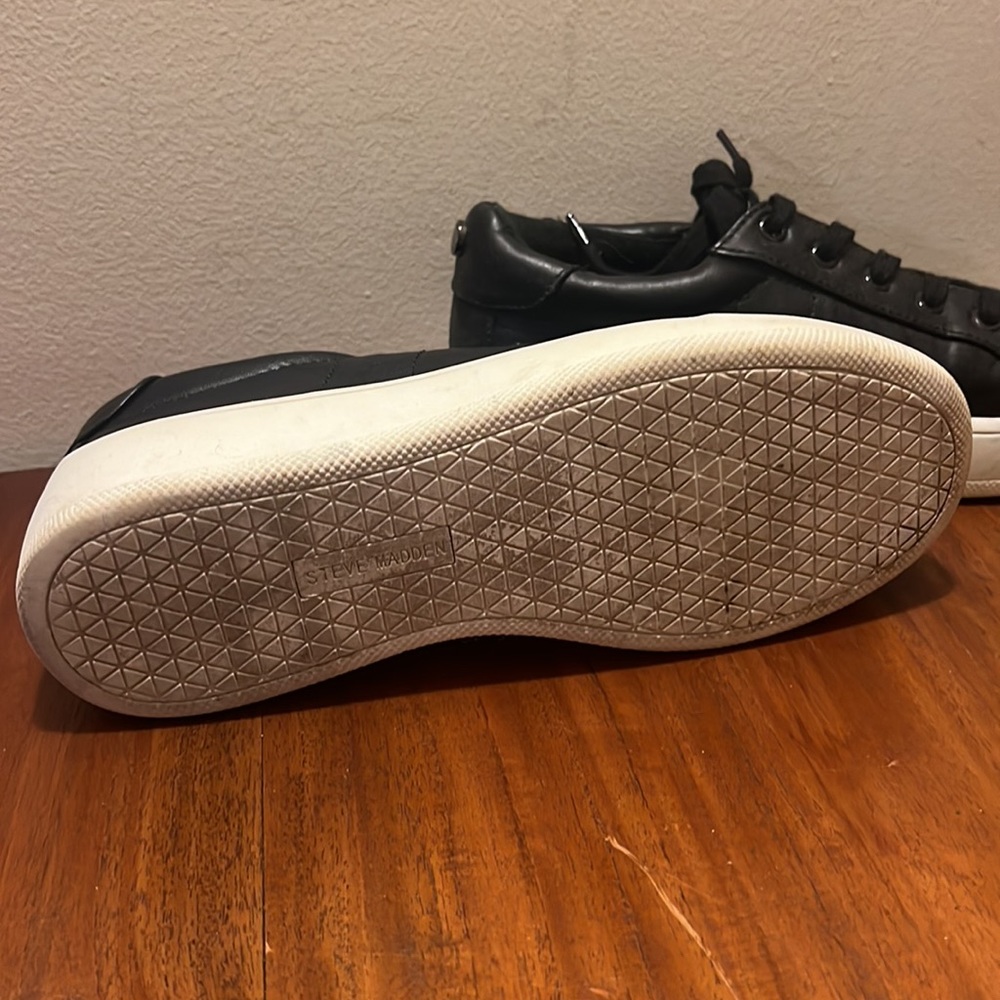 Black leather Steve Madden sneakers! - Picture 5 of 5
